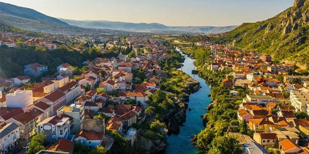 İstanbul'a gitmek kadar kolay! 2025 vizesiz gezilecek ülkeler: Kimliğiniz olması yetiyor 3